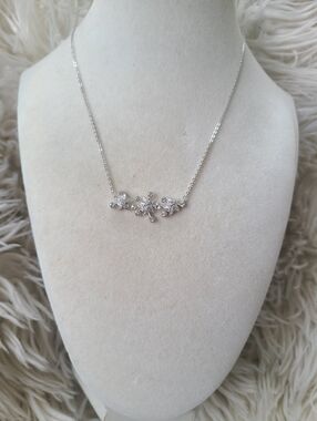 Swarovski Silver Toned Star Crystal Pendant Necklace- Excellent Condition